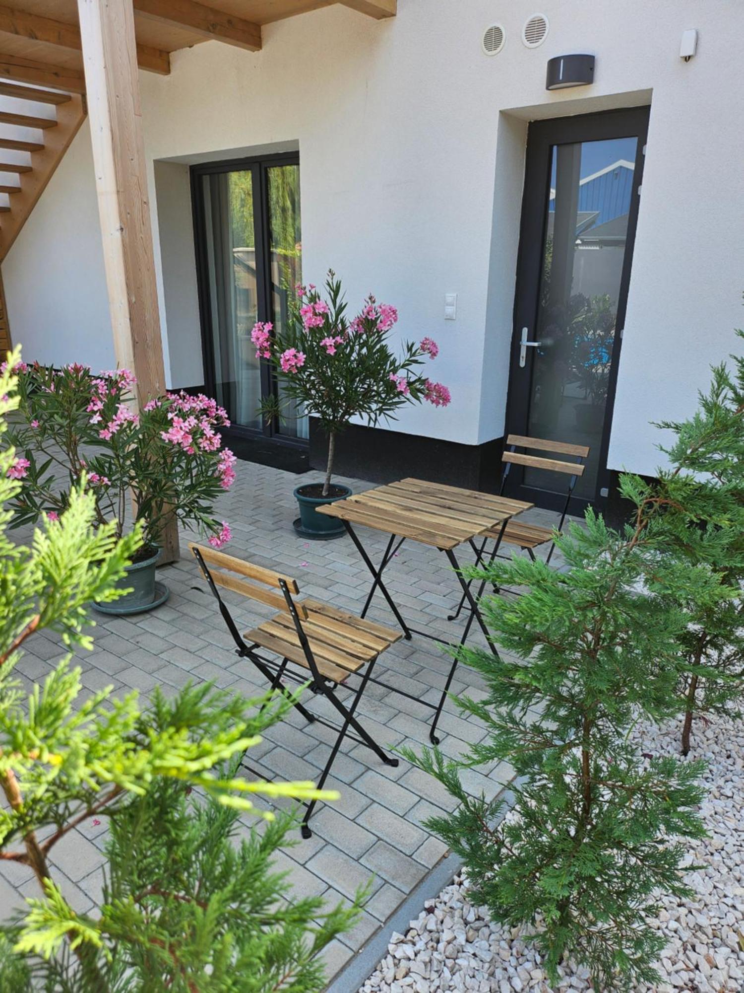 2 Bedroom Appartement *