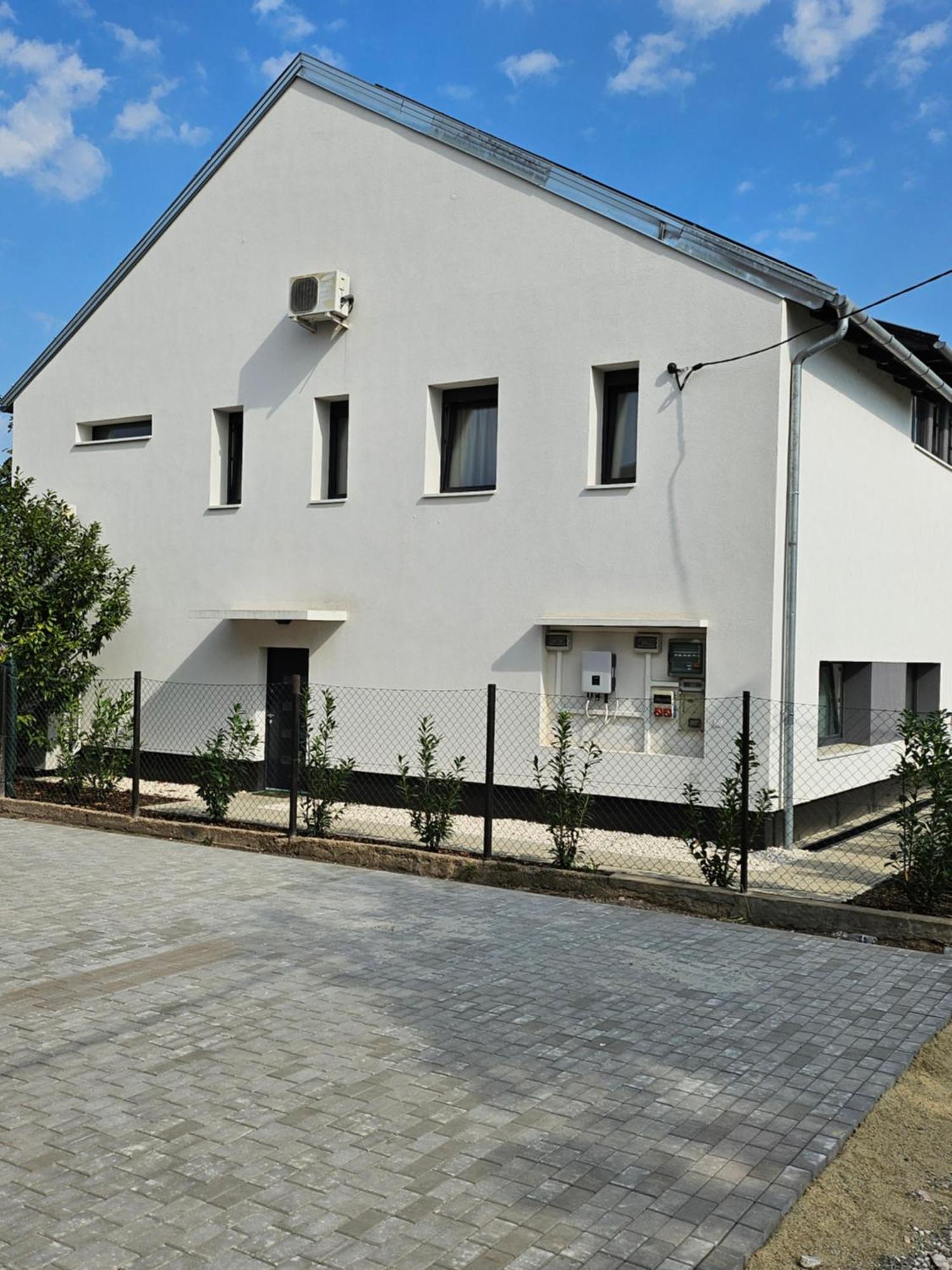 2 Bedroom Appartement *